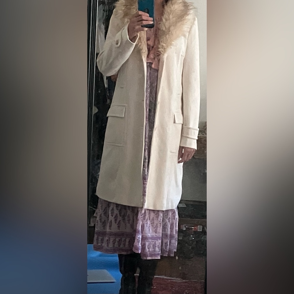 Cream / White Wool blend Coat with Fur Collar. - Picture 7 of 7